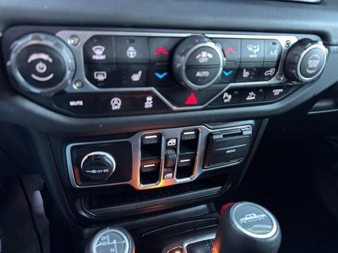 Certified 2025 Jeep Gladiator High Tide image 22