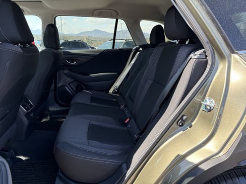 Used 2025 Subaru Outback Premium image 32