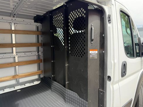 Used 2025 RAM ProMaster 2500 w/ U-Haul Equipment Group FWD image 30