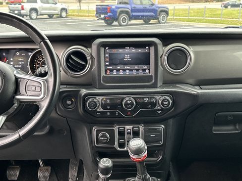 Used 2018 Jeep Wrangler Unlimited Sahara image 28
