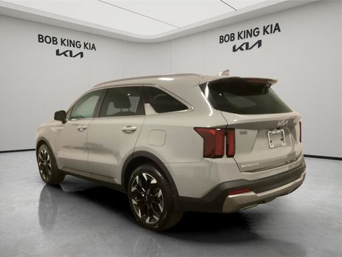 Used 2024 Kia Sorento EX FWD image 3