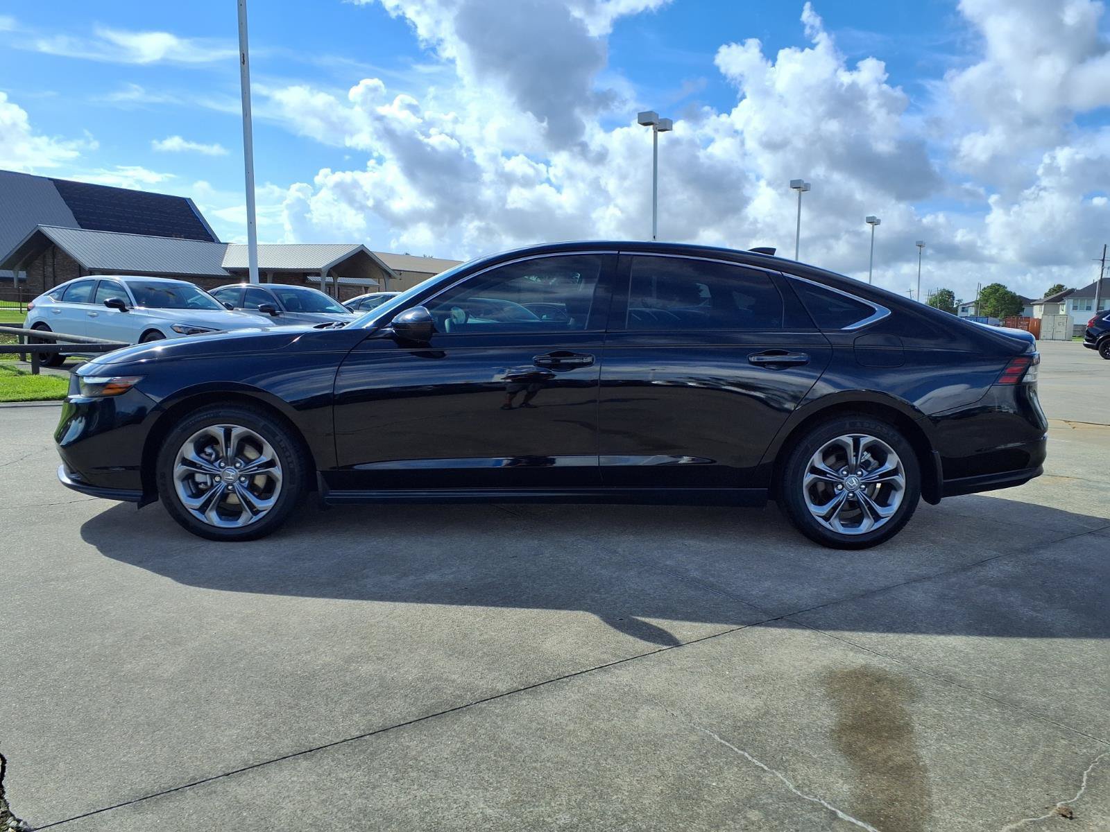 Certified 2023 Honda Accord EX image 9