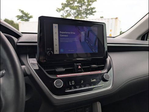 Used 2024 Toyota Corolla Cross LE FWD image 18