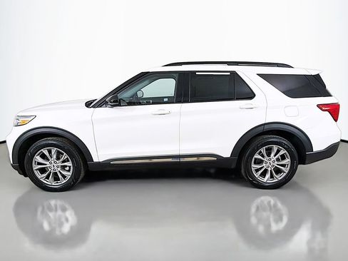 Used 2023 Ford Explorer XLT w/ Equipment Group 202A AWD/4WD image 18