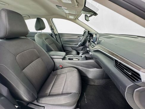 Used 2025 Nissan Altima 2.5 SV FWD image 32