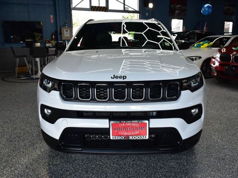 Used 2025 Jeep Compass Latitude w/ Sun & Sound Group AWD/4WD image 13