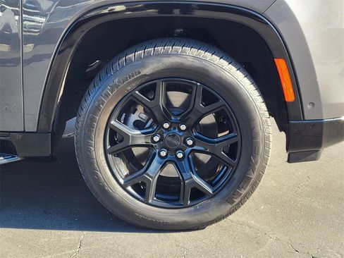 Used 2025 Jeep Wagoneer Series II image 28