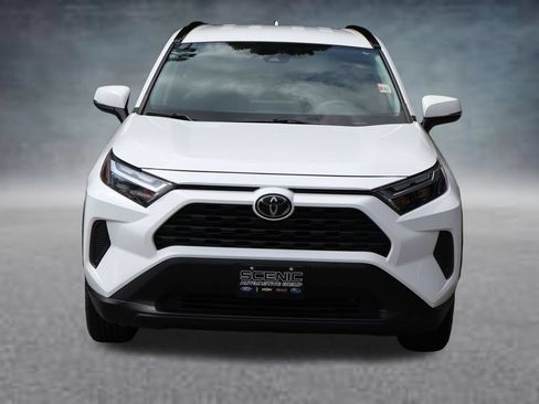 Used 2022 Toyota RAV4 XLE AWD/4WD image 24