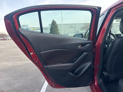 Used 2018 MAZDA MAZDA3 Touring image 20