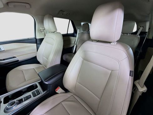 Used 2023 Ford Explorer XLT w/ Equipment Group 202A image 12