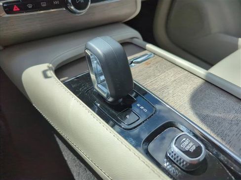 Used 2024 Volvo XC90 B5 Plus AWD/4WD image 8
