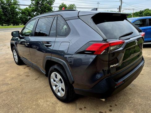 Used 2019 Toyota RAV4 LE FWD image 4
