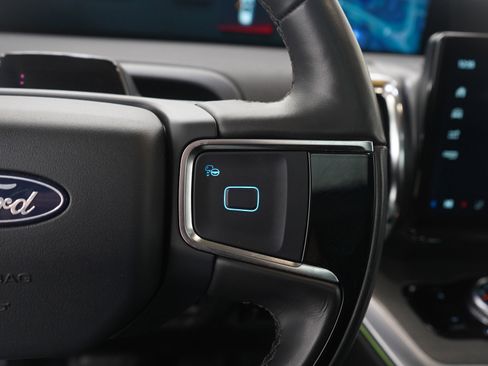 Used 2025 Ford Expedition Platinum image 33