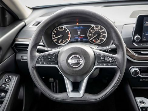 Used 2024 Nissan Altima 2.5 SV image 25