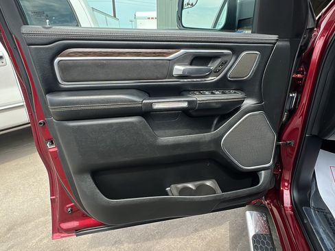 Used 2019 RAM 1500 Laramie AWD/4WD image 10