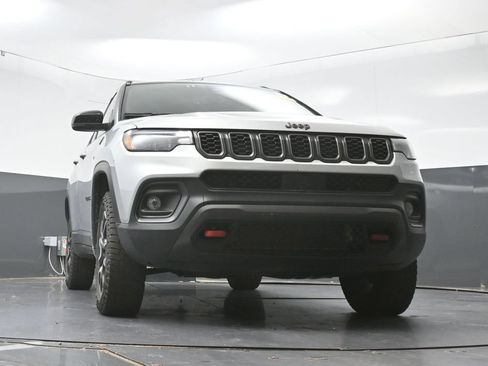 Used 2025 Jeep Compass Trailhawk AWD/4WD image 27