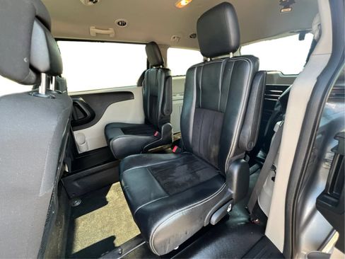 Used 2018 Dodge Grand Caravan SE w/ Power Convenience Group I FWD image 17