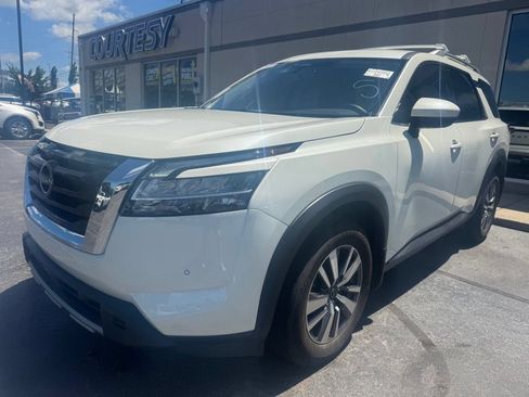 Used 2024 Nissan Pathfinder SL w/ Cargo Package AWD/4WD image 1