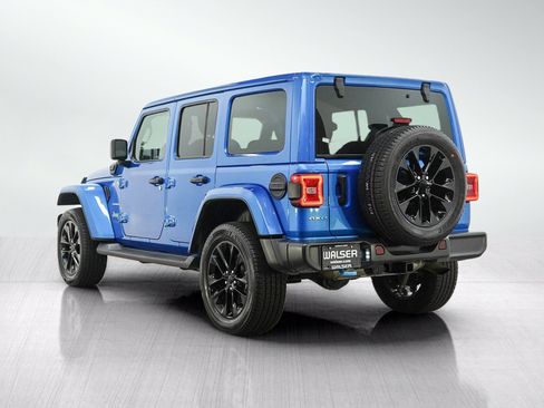 Used 2022 Jeep Wrangler Unlimited Sahara w/ Cold Weather Group AWD/4WD image 3