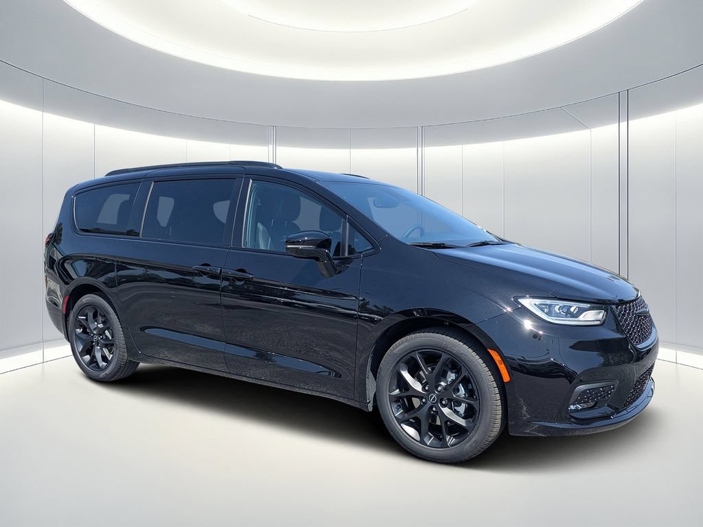 New 2026 Chrysler Pacifica Select w/ S Appearance Package FWD image 1