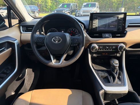 Used 2022 Toyota RAV4 XLE Premium FWD image 4