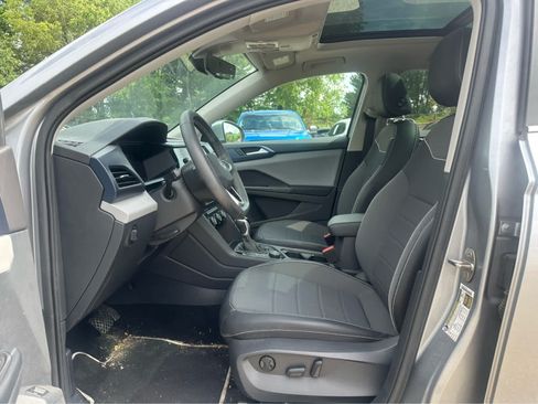Used 2023 Volkswagen Taos SE w/ Panoramic Sunroof Package AWD/4WD image 9