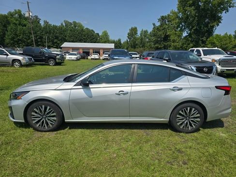 Used 2024 Nissan Altima 2.5 SV FWD image 3