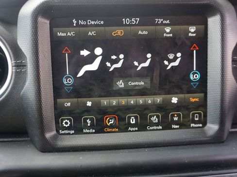 Used 2018 Jeep Wrangler Unlimited Sahara image 12