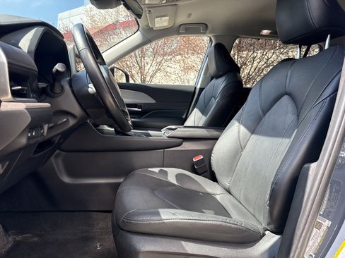 Used 2024 Toyota Grand Highlander Limited image 15