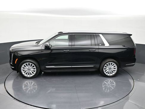 Certified 2025 Cadillac Escalade ESV Luxury RWD image 13