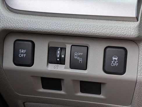 Used 2017 Subaru Forester 2.5i Premium image 12