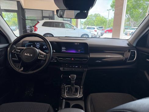 Used 2025 Kia Seltos S FWD image 23
