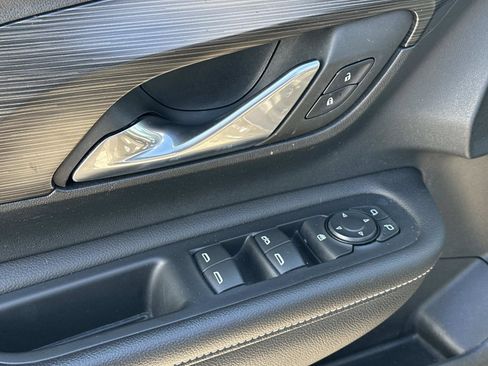 Used 2022 GMC Terrain SLE w/ Driver Convenience Package image 15