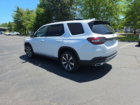 Used 2023 Honda Pilot Touring image 5
