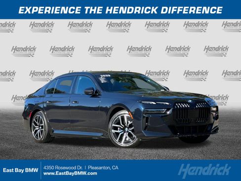 Used 2023 BMW i7 xDrive60 AWD/4WD image 1
