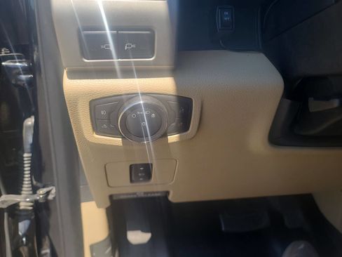 Used 2017 Ford F250 Lariat w/ Lariat Value Package AWD/4WD image 28