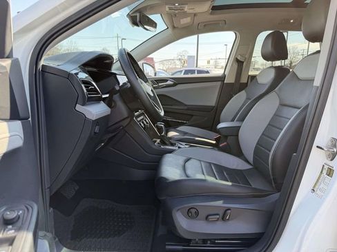 Used 2023 Volkswagen Taos SEL image 8