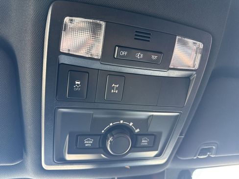Used 2018 Toyota Tacoma TRD Off-Road AWD/4WD image 15