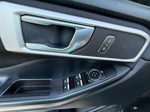 Used 2020 Ford Explorer XLT image 21