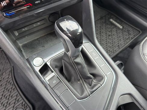 Used 2022 Volkswagen Tiguan SE image 15