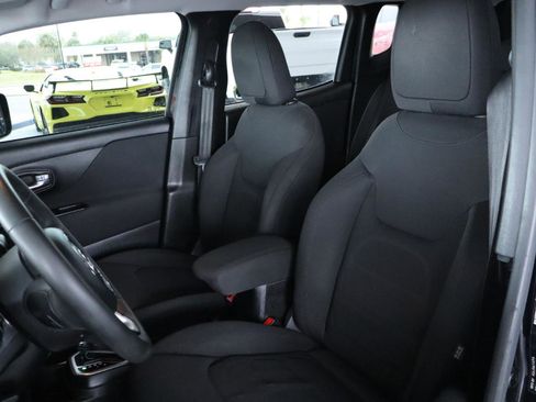 Used 2018 Jeep Renegade Latitude image 14