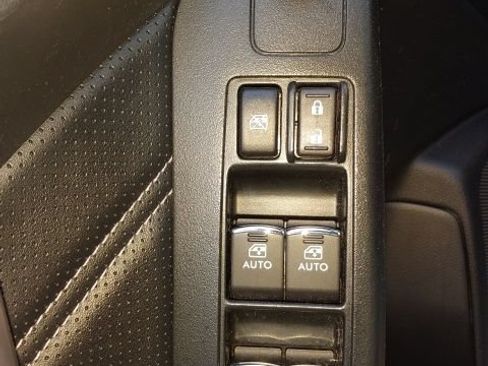 Used 2017 Subaru Forester 2.5i Touring AWD/4WD image 18