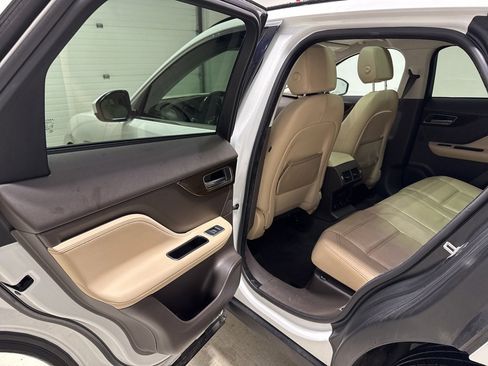 Used 2018 Jaguar F-PACE Prestige image 30