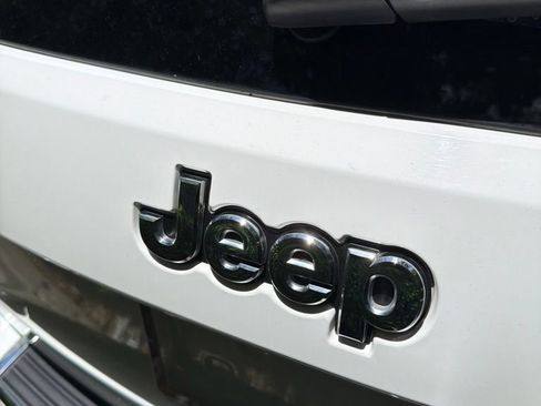 Used 2020 Jeep Grand Cherokee Limited w/ Luxury Group II RWD image 8
