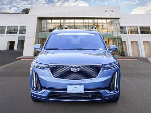 Used 2023 Cadillac XT6 Premium Luxury image 2