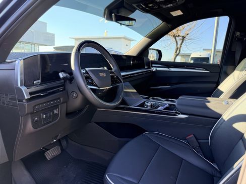 Used 2025 Cadillac Escalade ESV Sport w/ Touring Package image 3