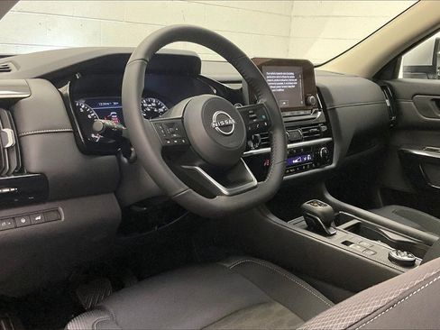 Certified 2025 Nissan Pathfinder SV image 13