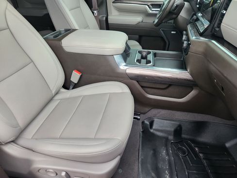 Used 2024 Chevrolet Silverado 2500 LTZ w/ LTZ Premium Package AWD/4WD image 15
