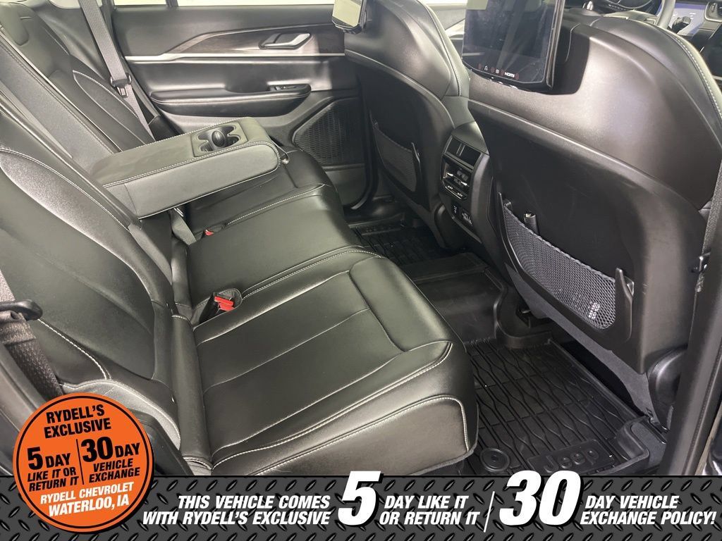Used 2023 Jeep Grand Cherokee Limited w/ Luxury Tech Group II AWD/4WD image 17