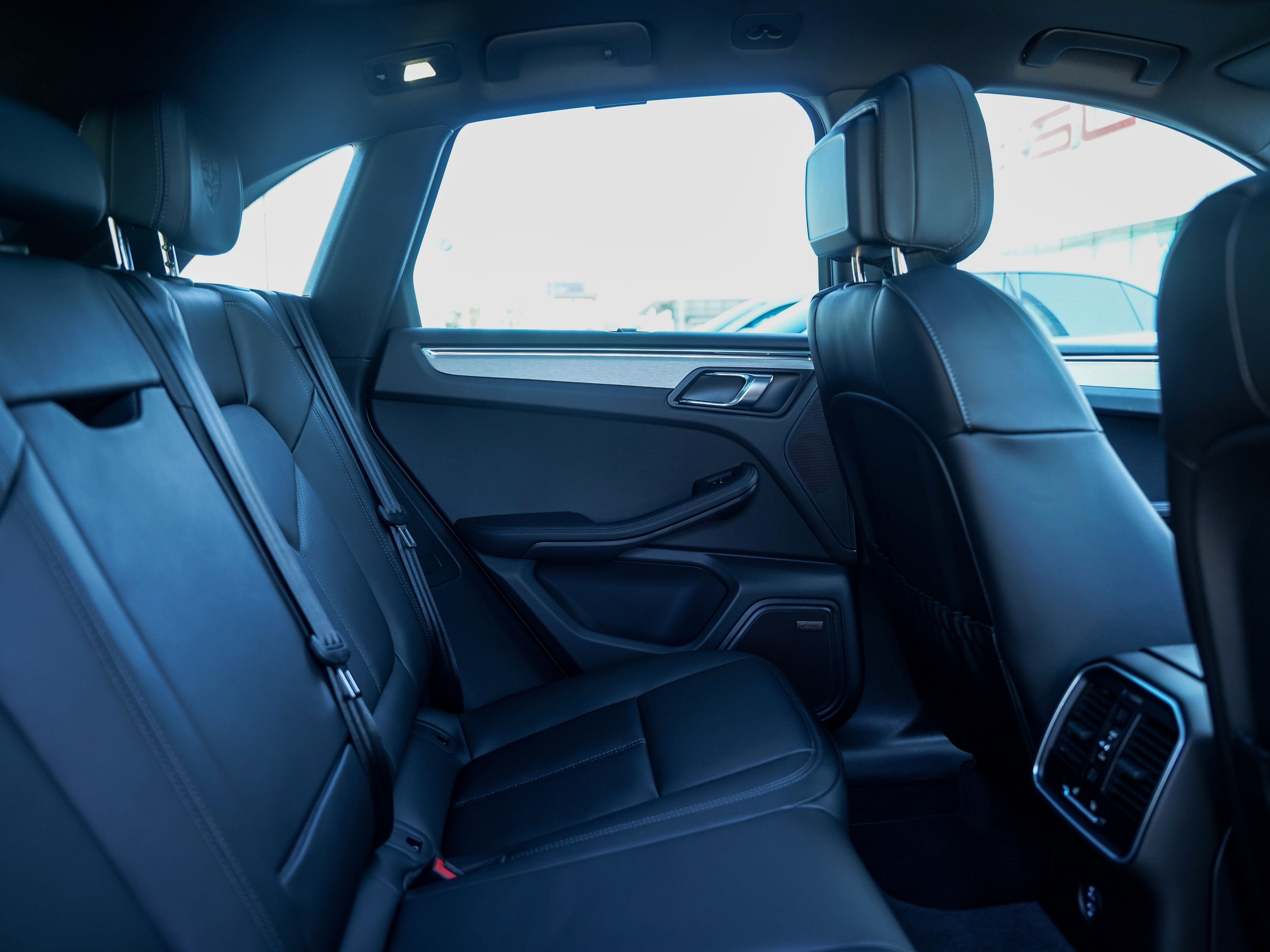 Certified 2026 Porsche Macan AWD/4WD image 31